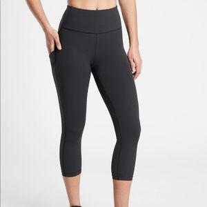 Athleta Ultimate Stash Pocket Capri XS